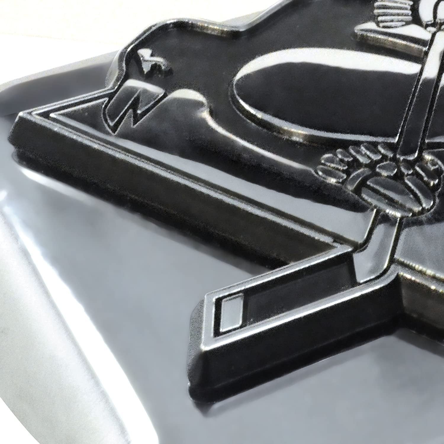 FANMATS NHL Tampa Bay Lightning Hitch Cover - Chromehitch Cover - Chrome, Team Colors, One Sized, 25113