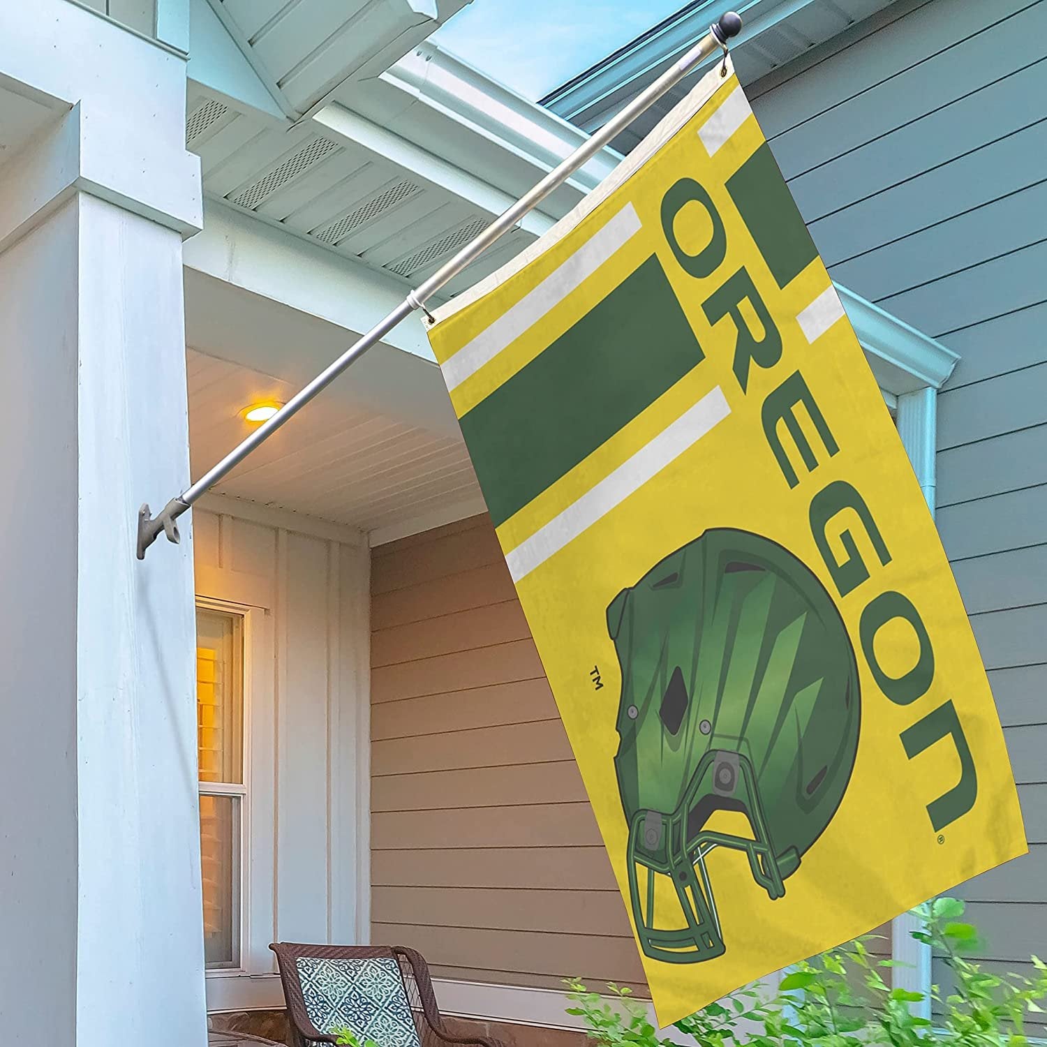 University of Oregon Ducks Flag Banner 3x5 Feet Metal Grommets Helmet Design