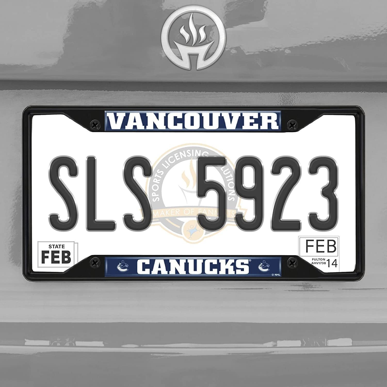 FANMATS 31830 Vancouver Canucks Metal License Plate Frame Black Finish