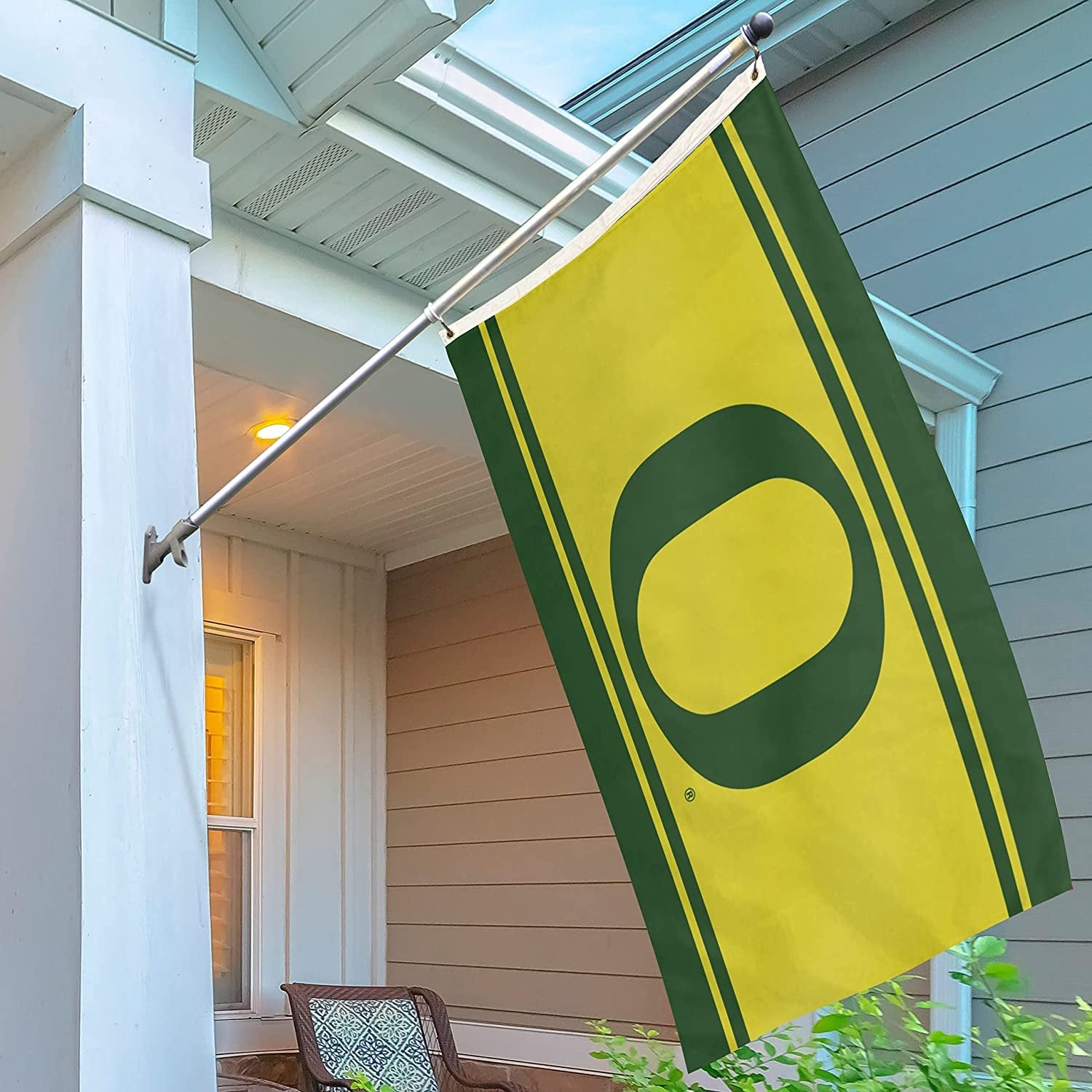 University of Oregon Ducks Flag Banner 3x5 Feet Metal Grommets Logo Design