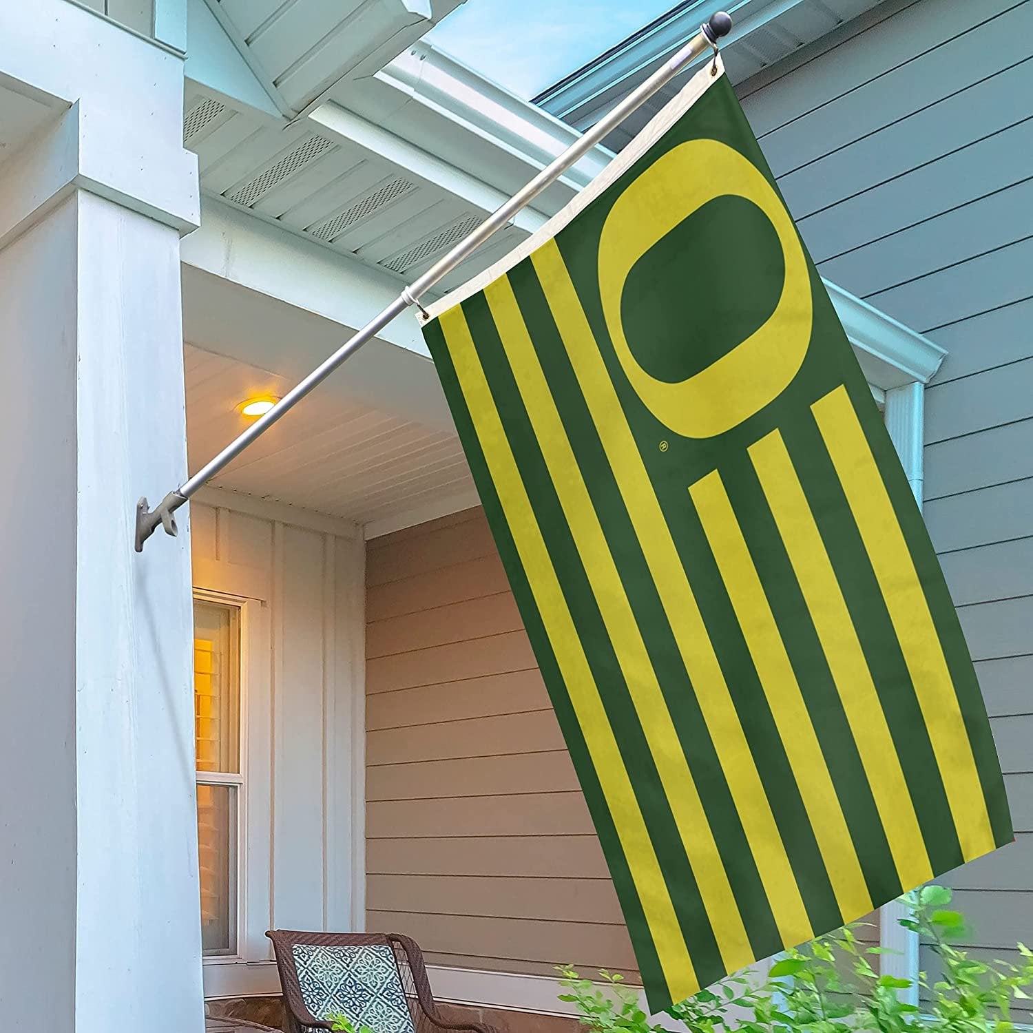 University of Oregon Ducks Flag Banner 3x5 Feet Metal Grommets Flag Design
