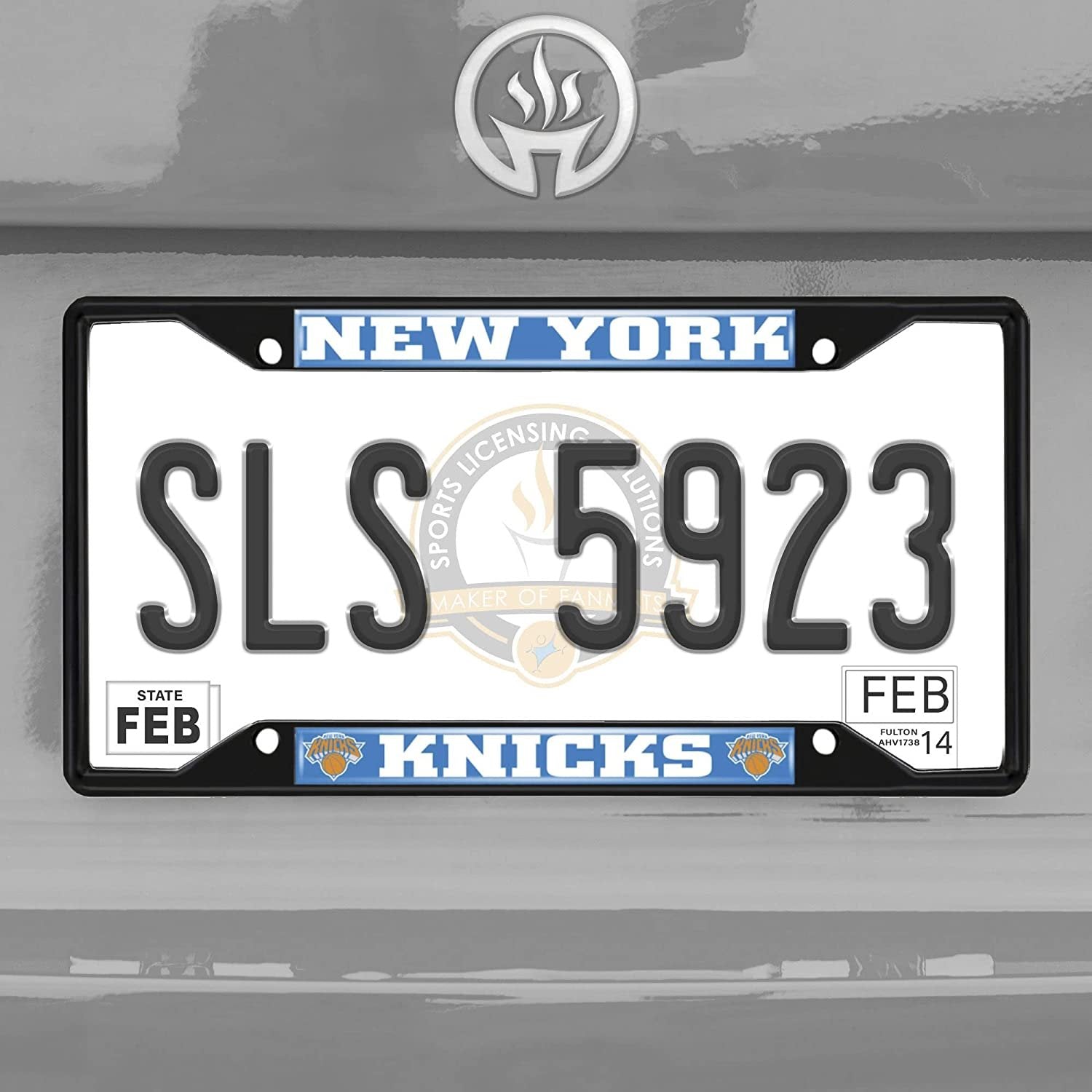 FANMATS 31335 New York Knicks Metal License Plate Frame Black Finish